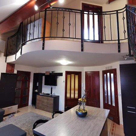 Galery Apartman غيولا المظهر الخارجي الصورة