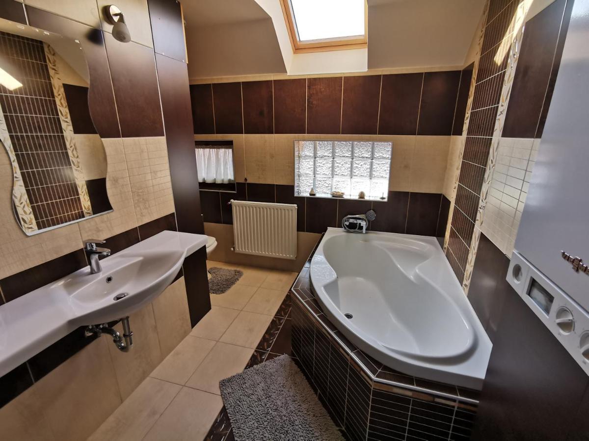 Galery Apartman غيولا المظهر الخارجي الصورة
